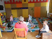 Čtení s babičkou ve školce